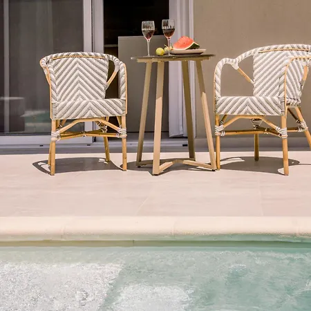 Nidra With Private Pool Apartment *